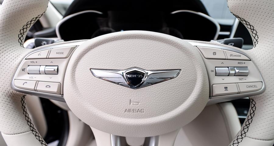 Детали интерьера Genesis G70 3.3T 2017 года  (KR) (фото 38 из 86)